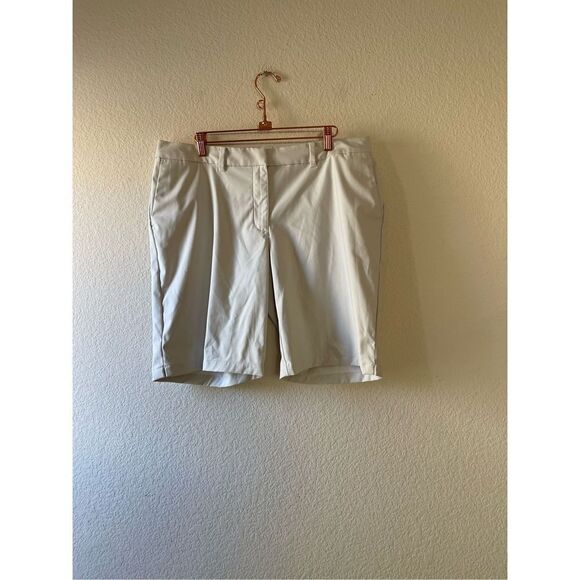 Nike women’s light grey shorts golf casual athletic shorts‎ size 14 - Picture 1 of 5